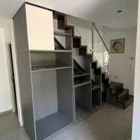 Aménagement-sous-escalier-en-cours-de-pose-468x312