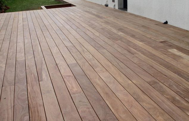 Réalisation d'une terrasse en bois exotique