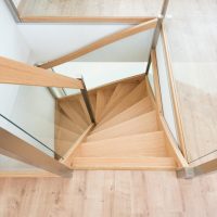 Escalier vu du dessus dans une maison moderne