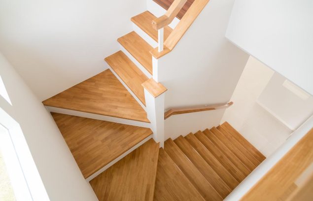 Pattern of Wooden stairs. Modèle d'escalier en bois.