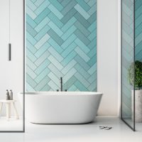 Intérieur de salle de bain turquoise moderne avec produits de salle de bain et de soins personnels