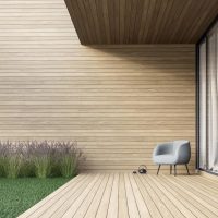 Rendu 3D d'une terrasse en bois de style minimaliste avec pelouse verte.